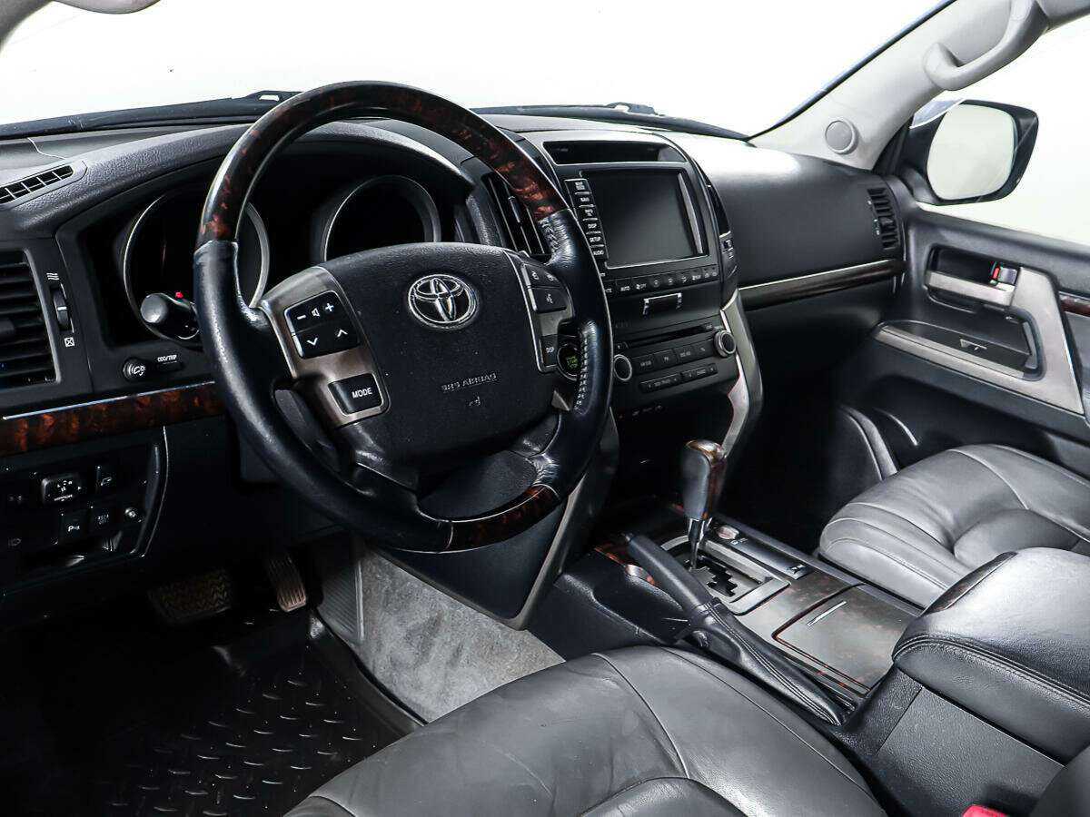 Купить Toyota Land Cruiser с пробегом. Фото: #12