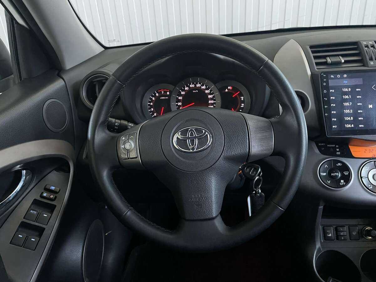 Купить Toyota RAV4 с пробегом. Фото: #9