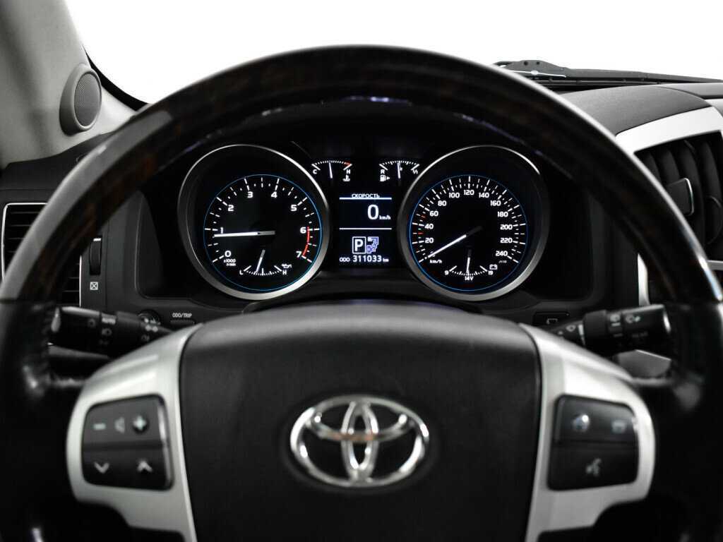 Купить Toyota Land Cruiser с пробегом. Фото: #11
