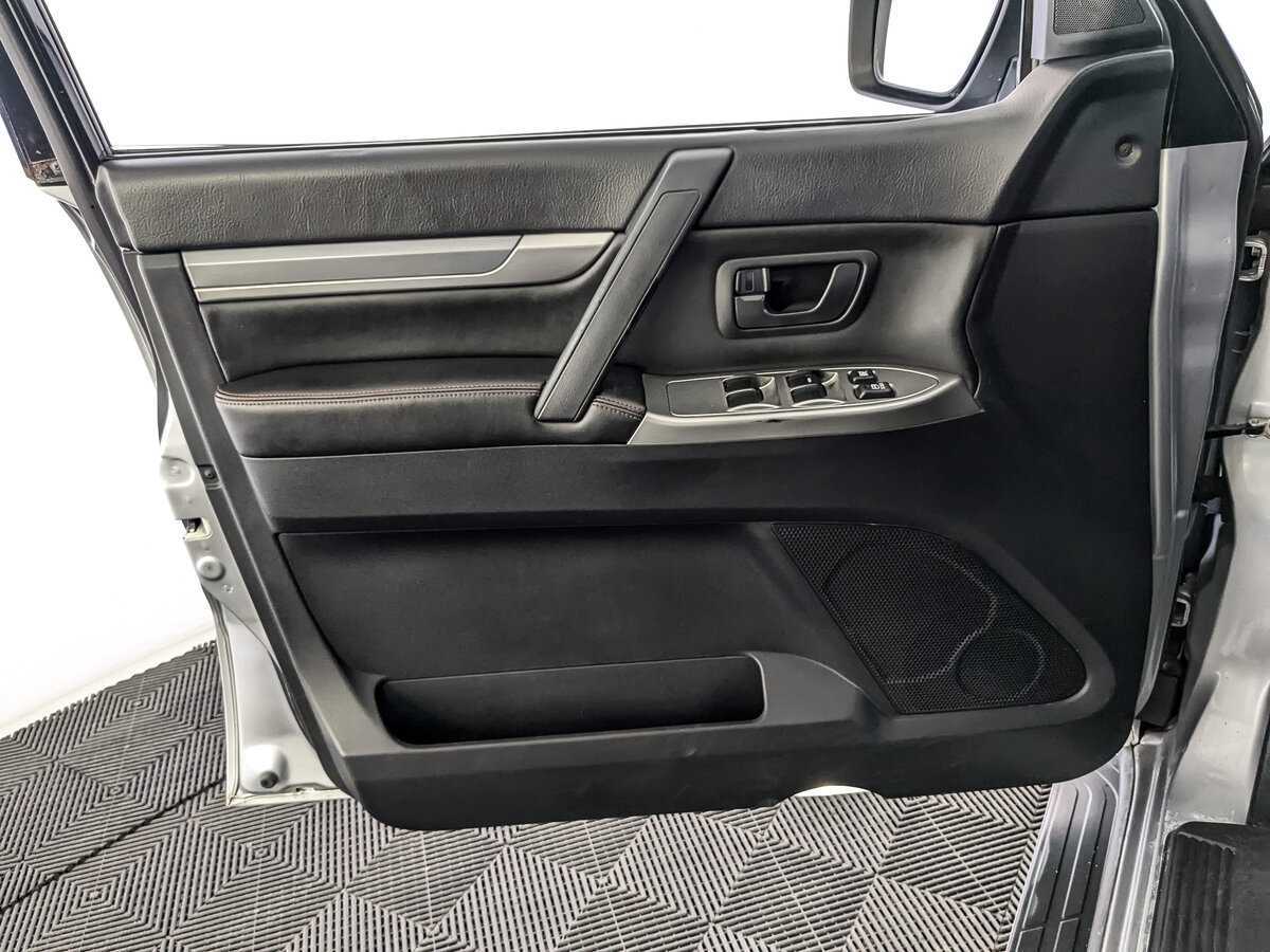 Купить Mitsubishi Pajero с пробегом. Фото: #14