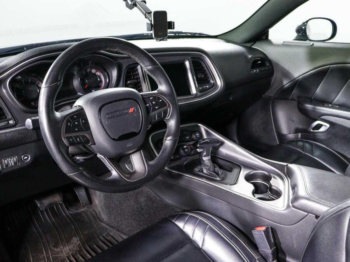 Купить Dodge Challenger с пробегом. Фото: #13