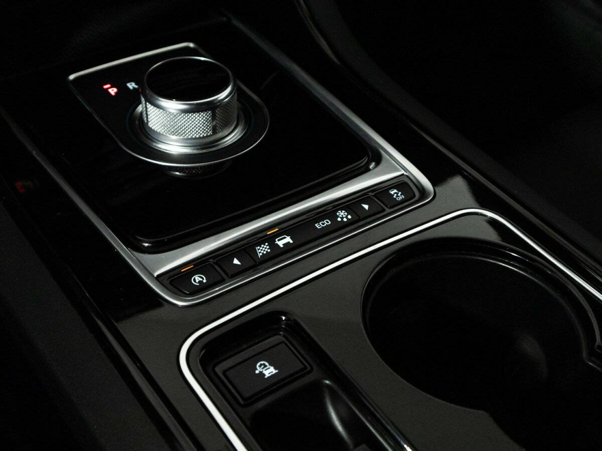 Купить Jaguar XE с пробегом. Фото: #19