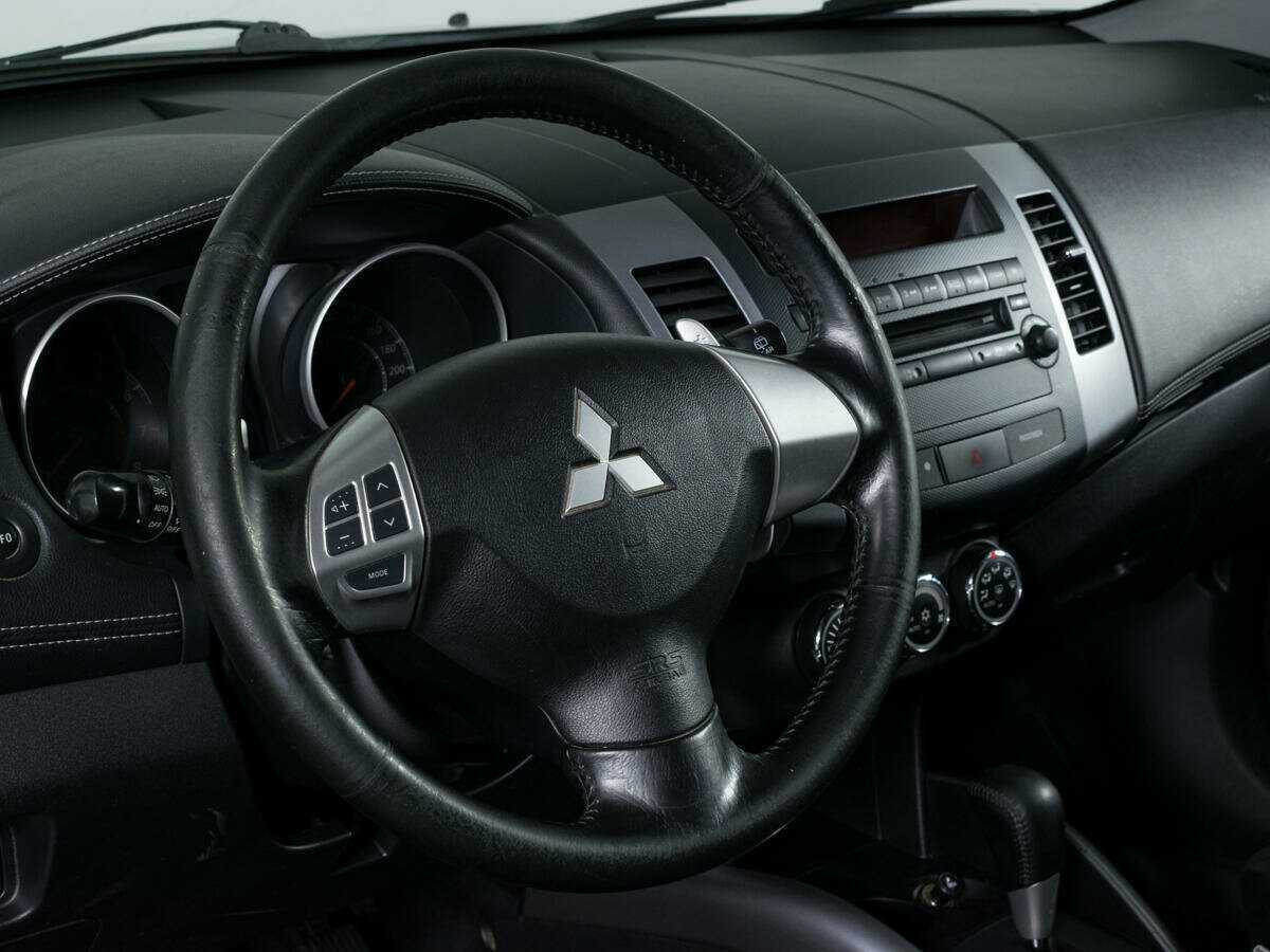 Купить Mitsubishi Outlander с пробегом. Фото: #9