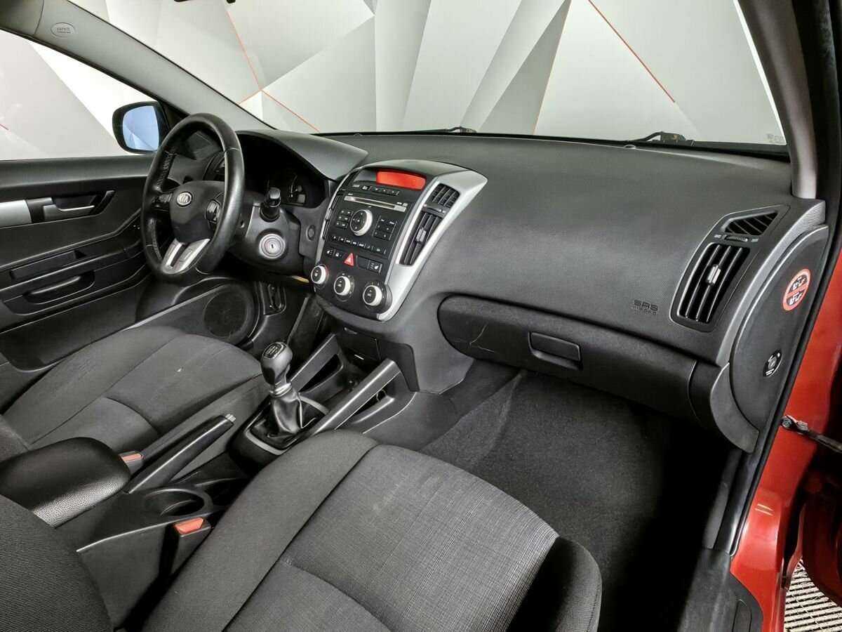 Купить Kia Ceed с пробегом. Фото: #8