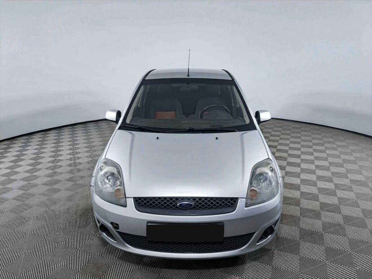 Купить Ford Fiesta с пробегом. Фото: #1