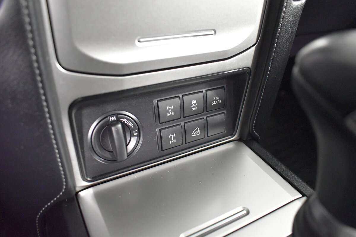 Купить Toyota Land Cruiser Prado с пробегом. Фото: #18
