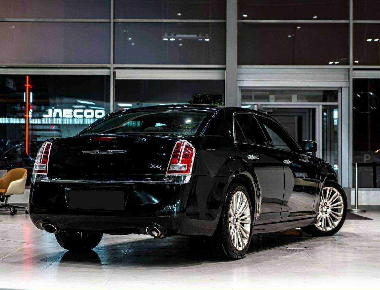 Купить Chrysler 300C с пробегом. Фото: #2