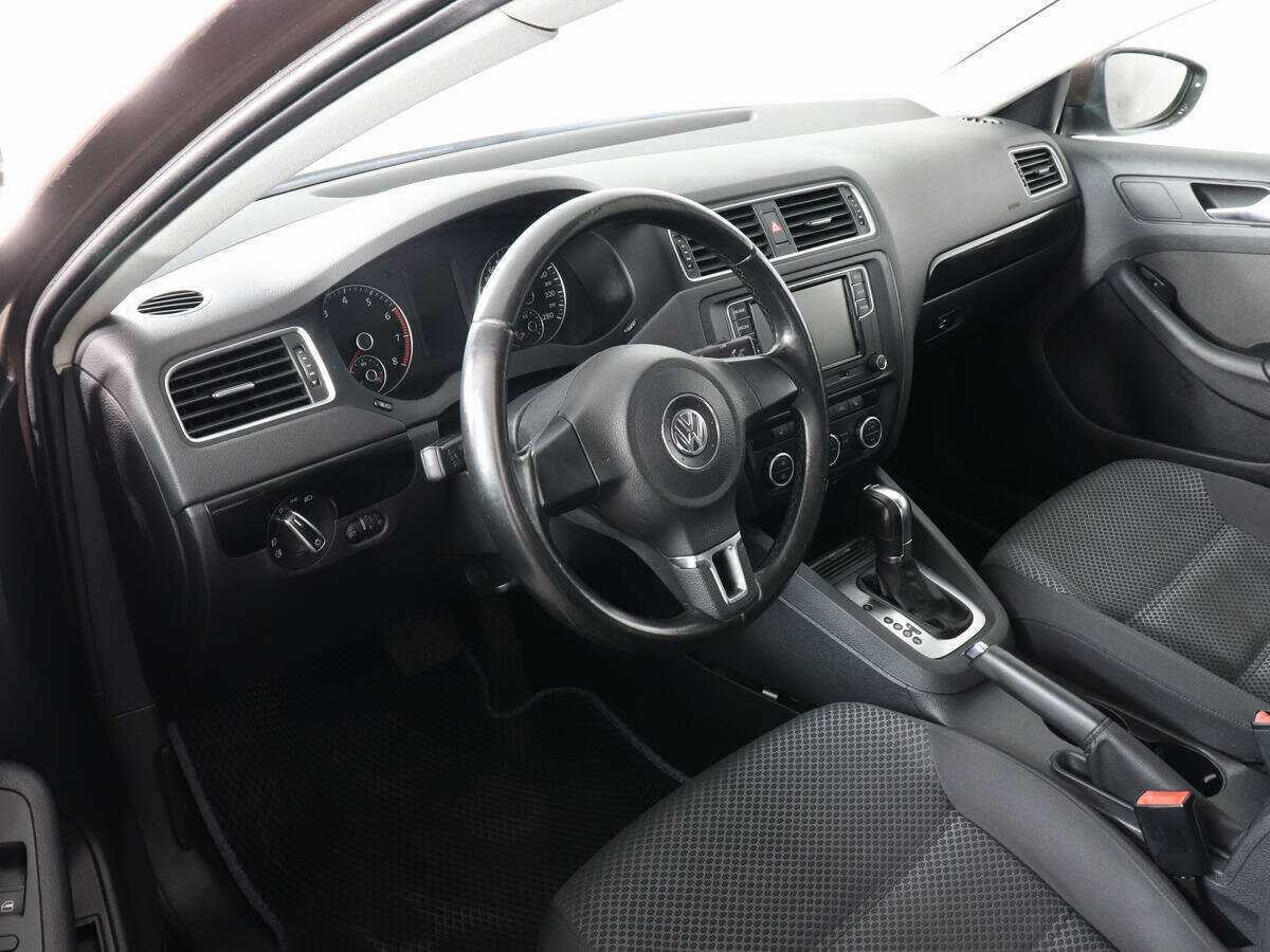 Купить Volkswagen Jetta с пробегом. Фото: #4