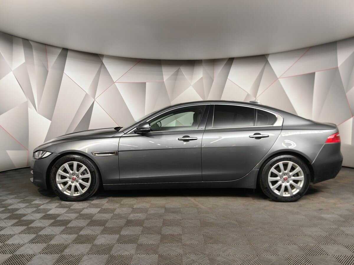 Купить Jaguar XE с пробегом. Фото: #4