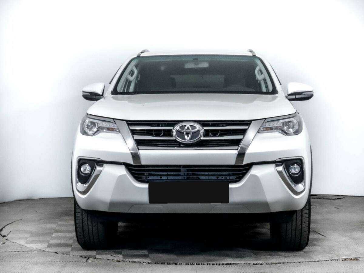 Купить Toyota Fortuner с пробегом. Фото: #1