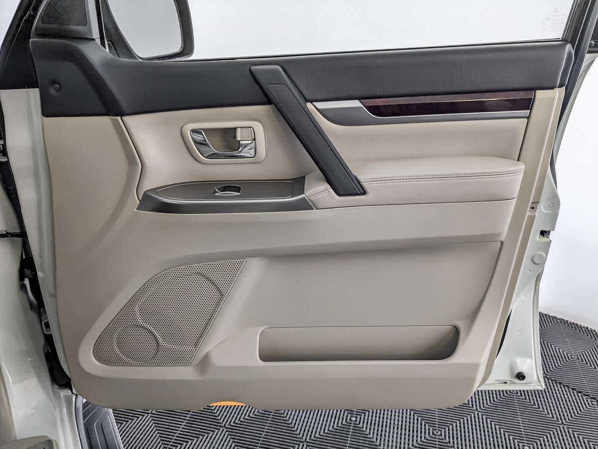 Купить Mitsubishi Pajero с пробегом. Фото: #18