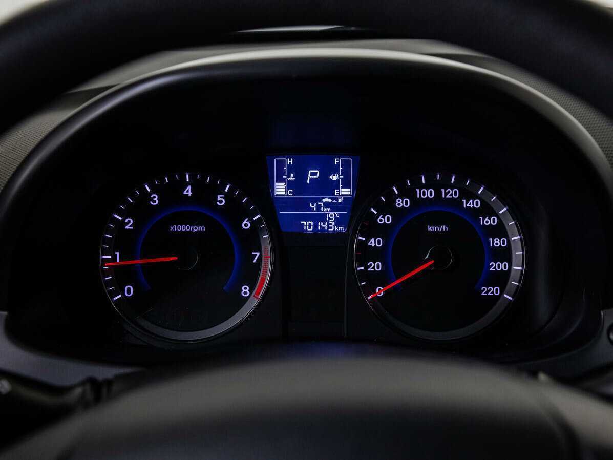 Купить Hyundai Solaris с пробегом. Фото: #11