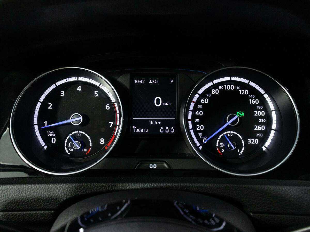 Купить Volkswagen Golf R с пробегом. Фото: #11