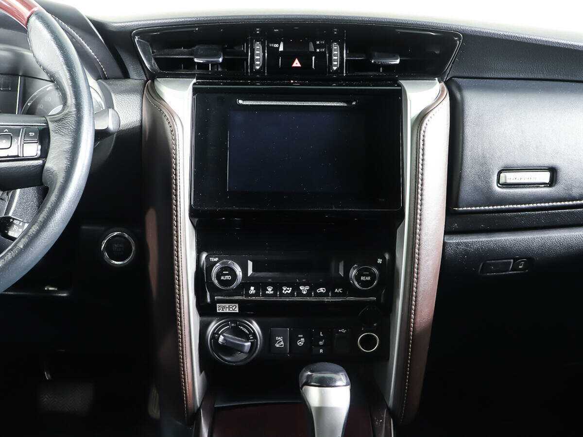 Купить Toyota Fortuner с пробегом. Фото: #12