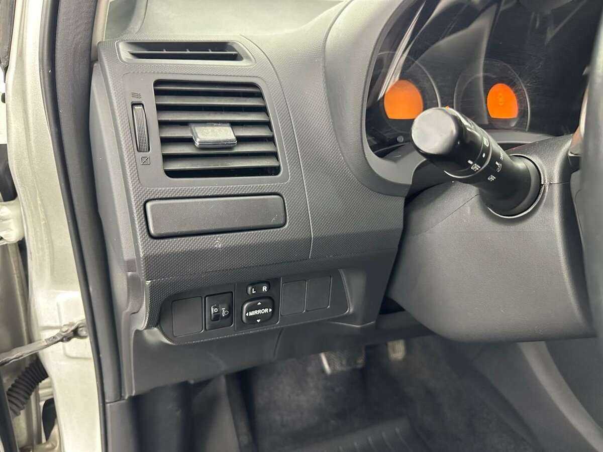 Купить Toyota Auris с пробегом. Фото: #8