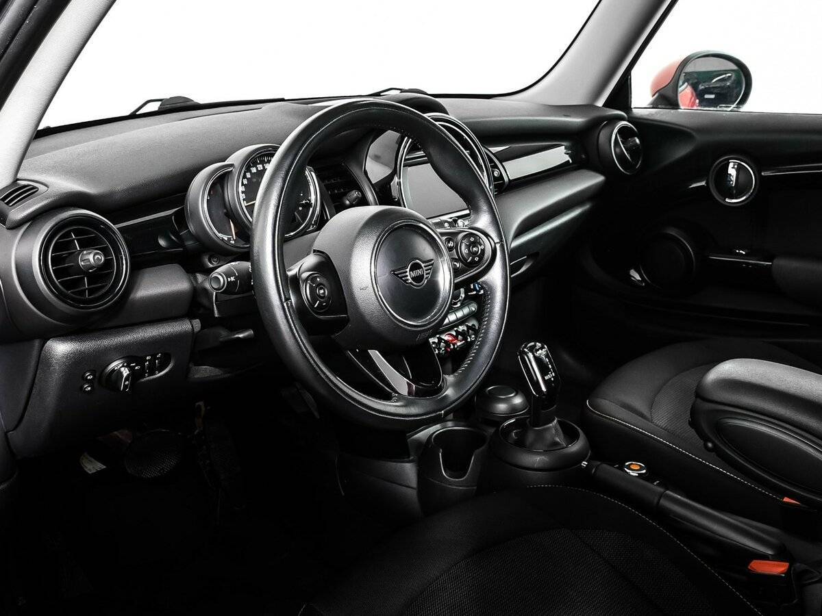 Купить Mini Hatch с пробегом. Фото: #11