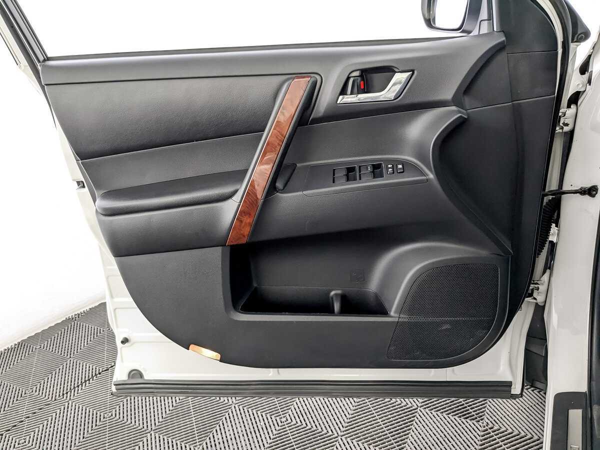 Купить Toyota Highlander с пробегом. Фото: #18
