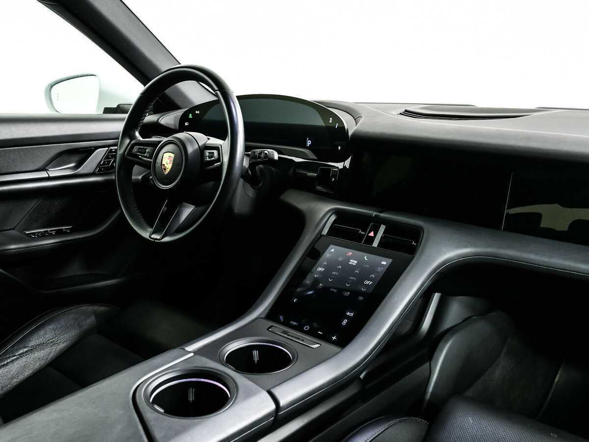 Купить Porsche Taycan с пробегом. Фото: #8