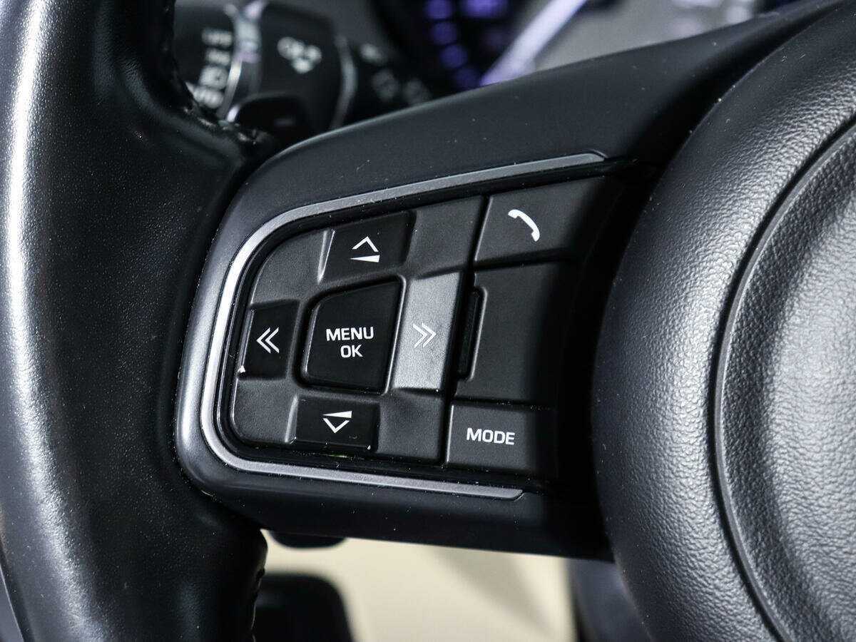 Купить Jaguar XE с пробегом. Фото: #13