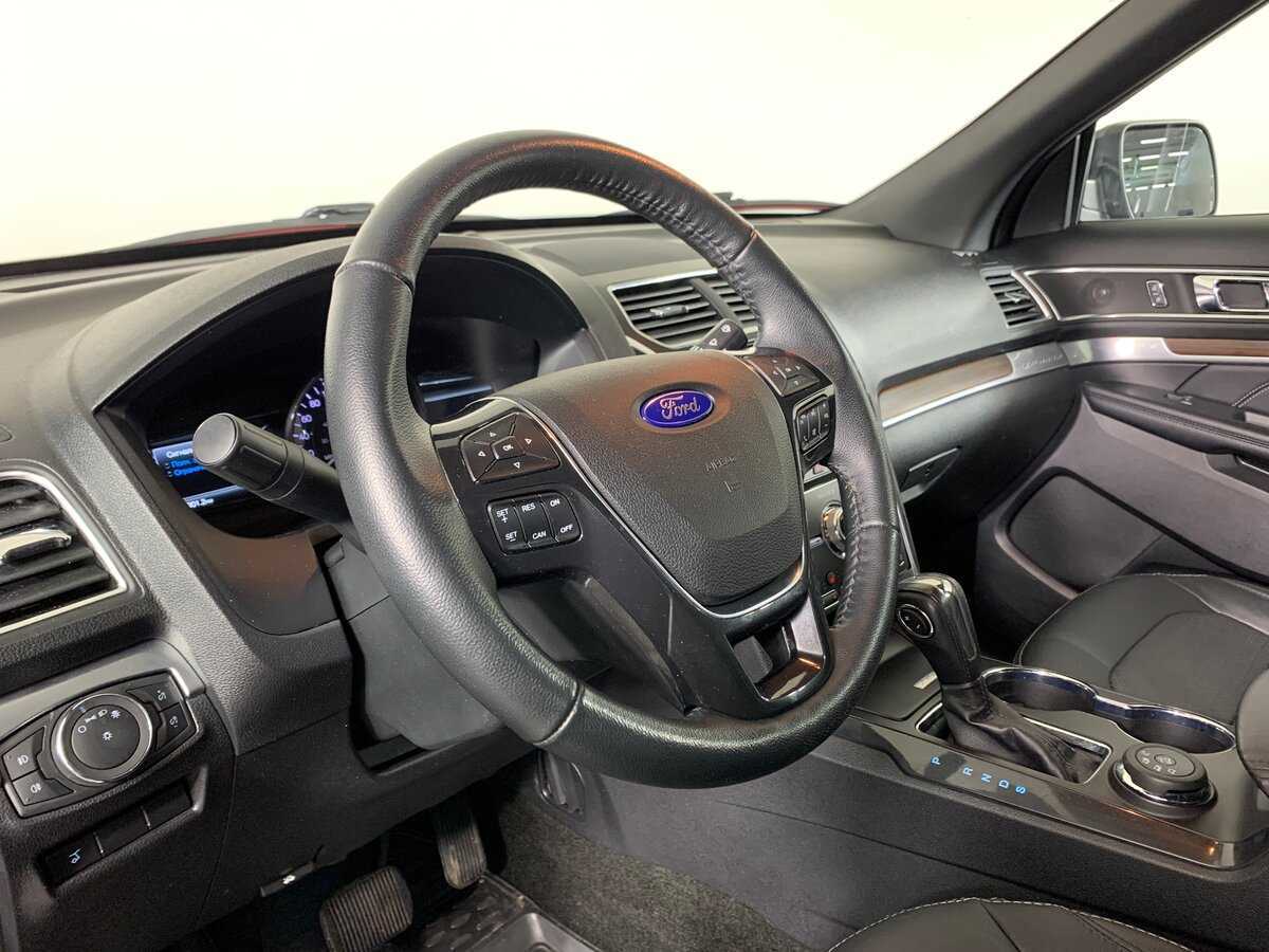 Купить Ford Explorer с пробегом. Фото: #11