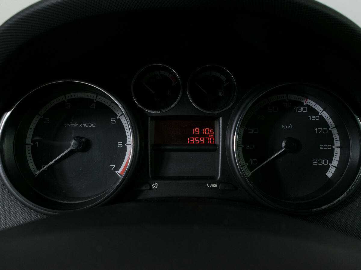 Купить Peugeot 308 с пробегом. Фото: #9