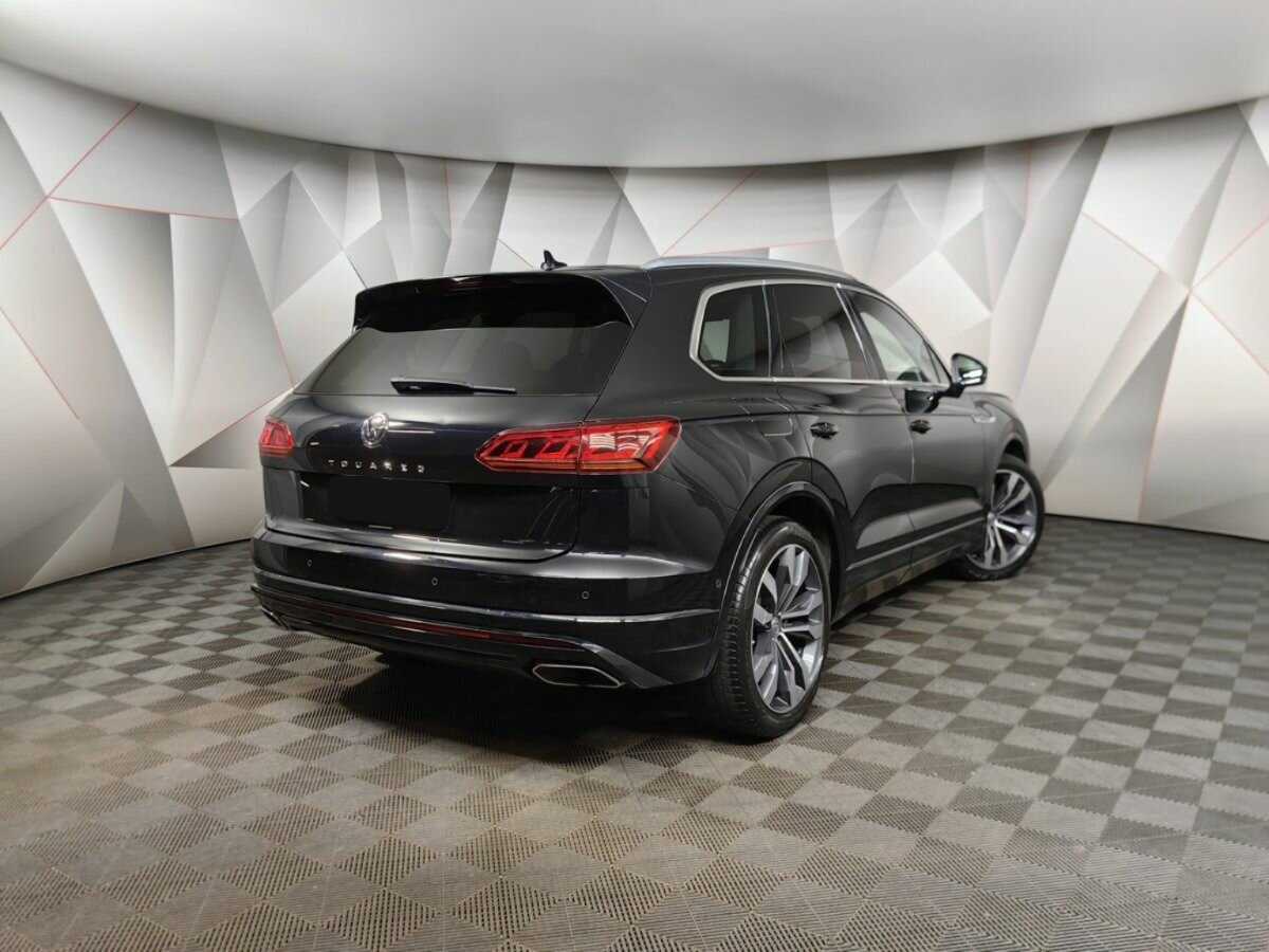 Купить Volkswagen Touareg с пробегом. Фото: #1