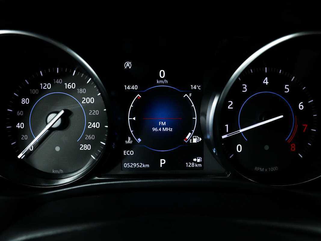 Купить Jaguar XE с пробегом. Фото: #9