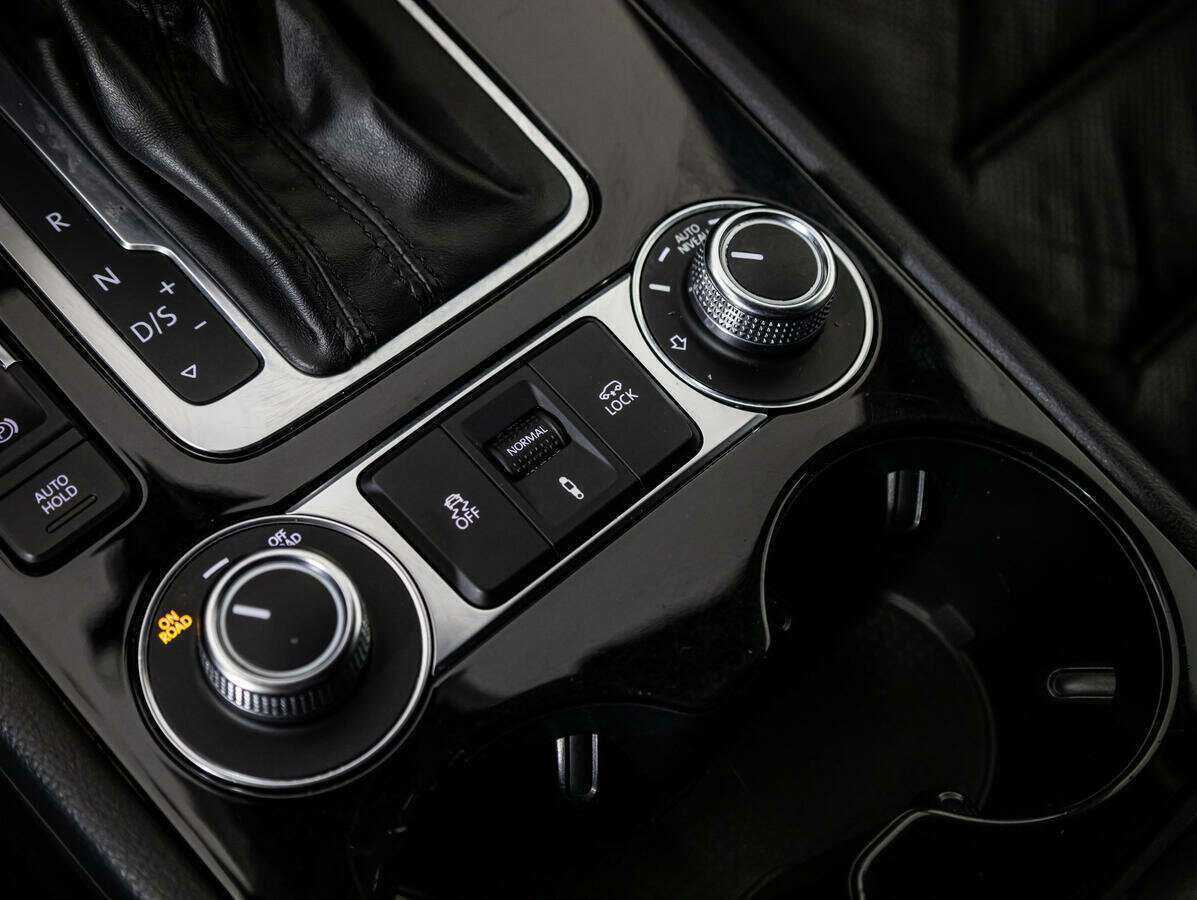 Купить Volkswagen Touareg с пробегом. Фото: #13
