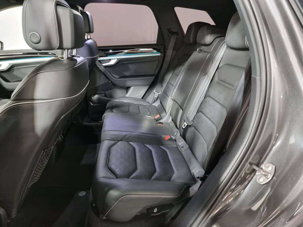 Купить Volkswagen Touareg с пробегом. Фото: #12
