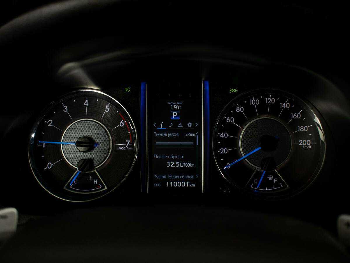 Купить Toyota Fortuner с пробегом. Фото: #9