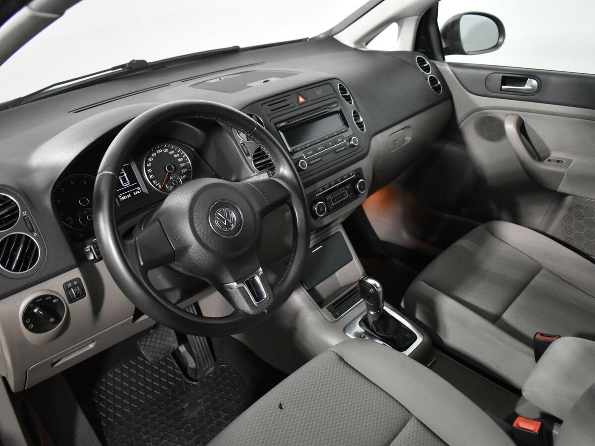 Купить Volkswagen Golf Plus с пробегом. Фото: #8