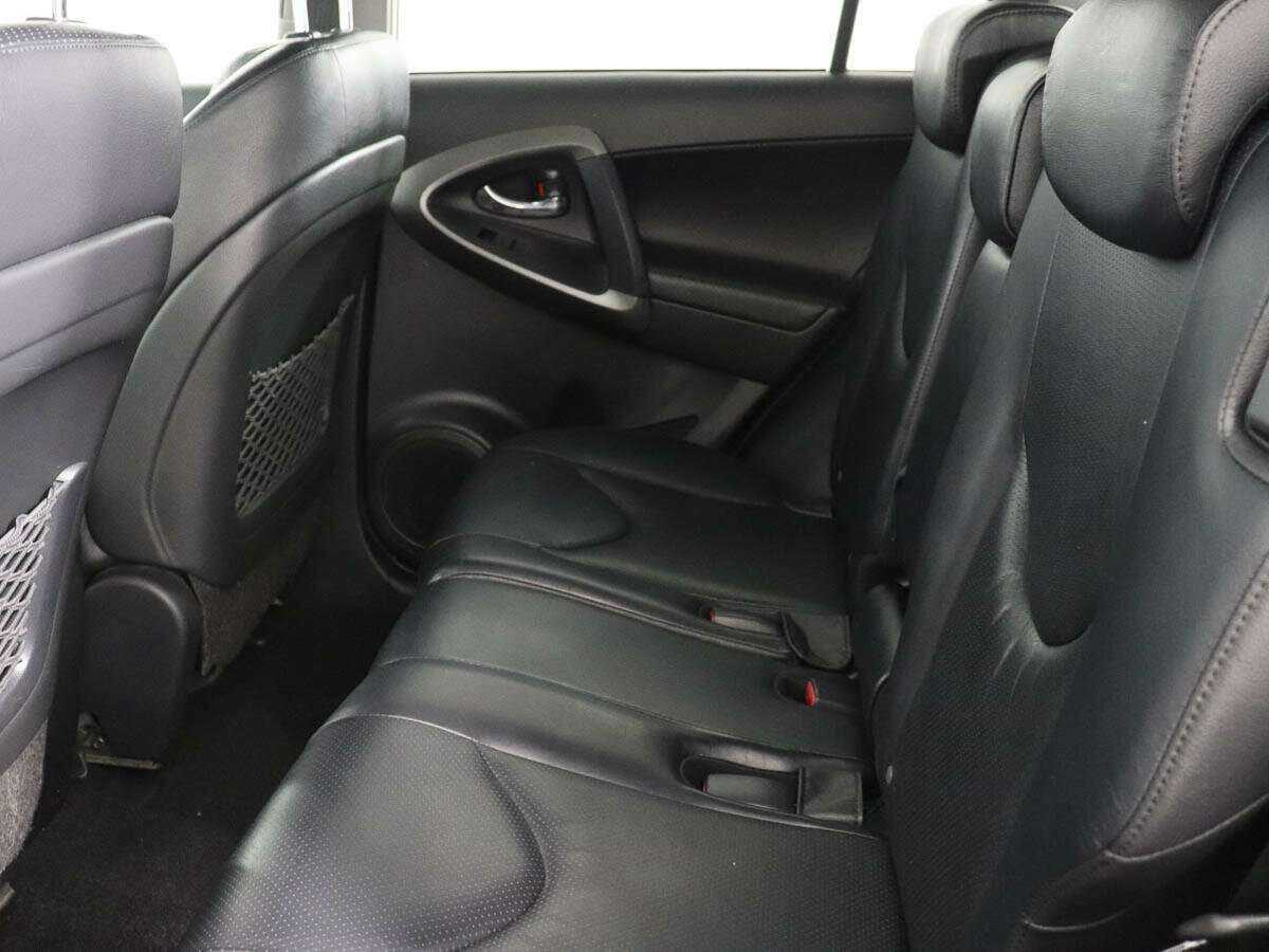 Купить Toyota RAV4 с пробегом. Фото: #8