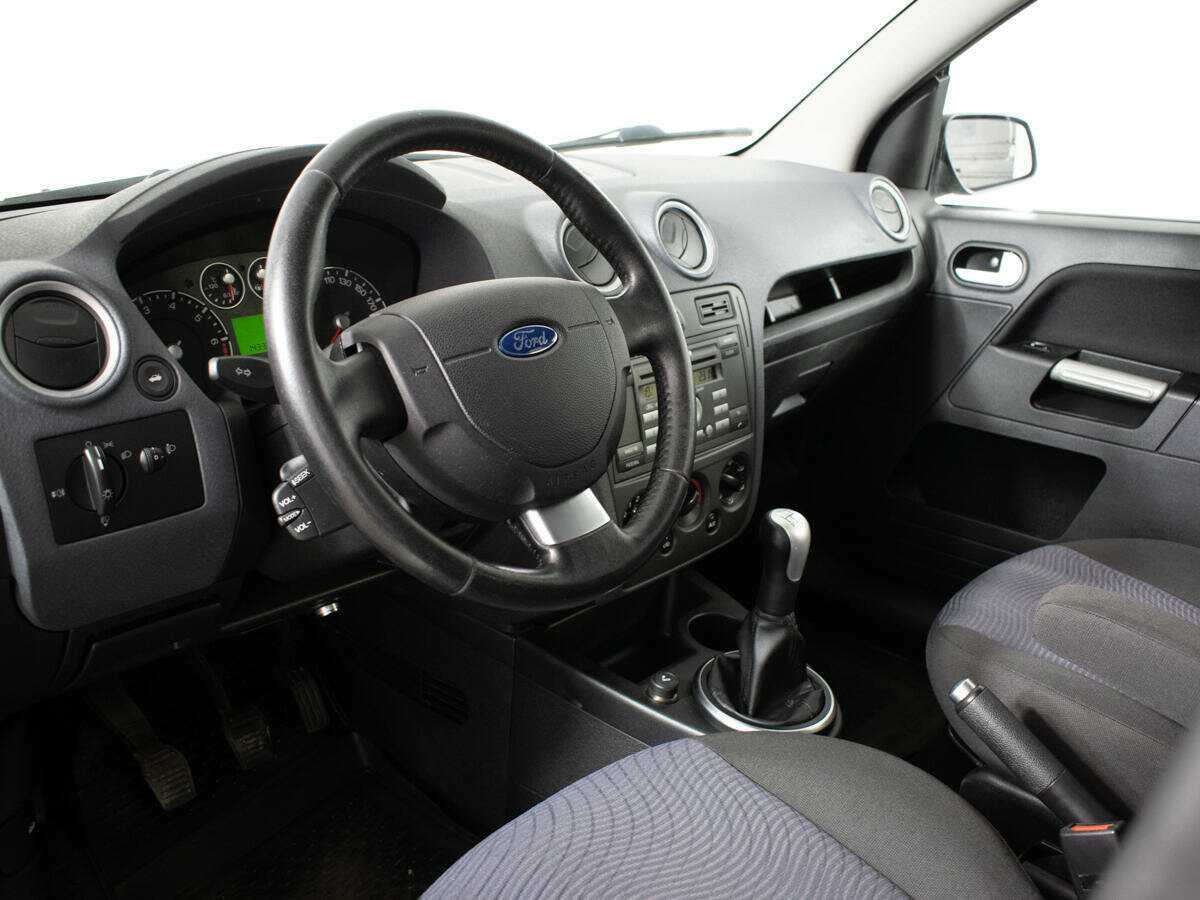 Купить Ford Fusion с пробегом. Фото: #10