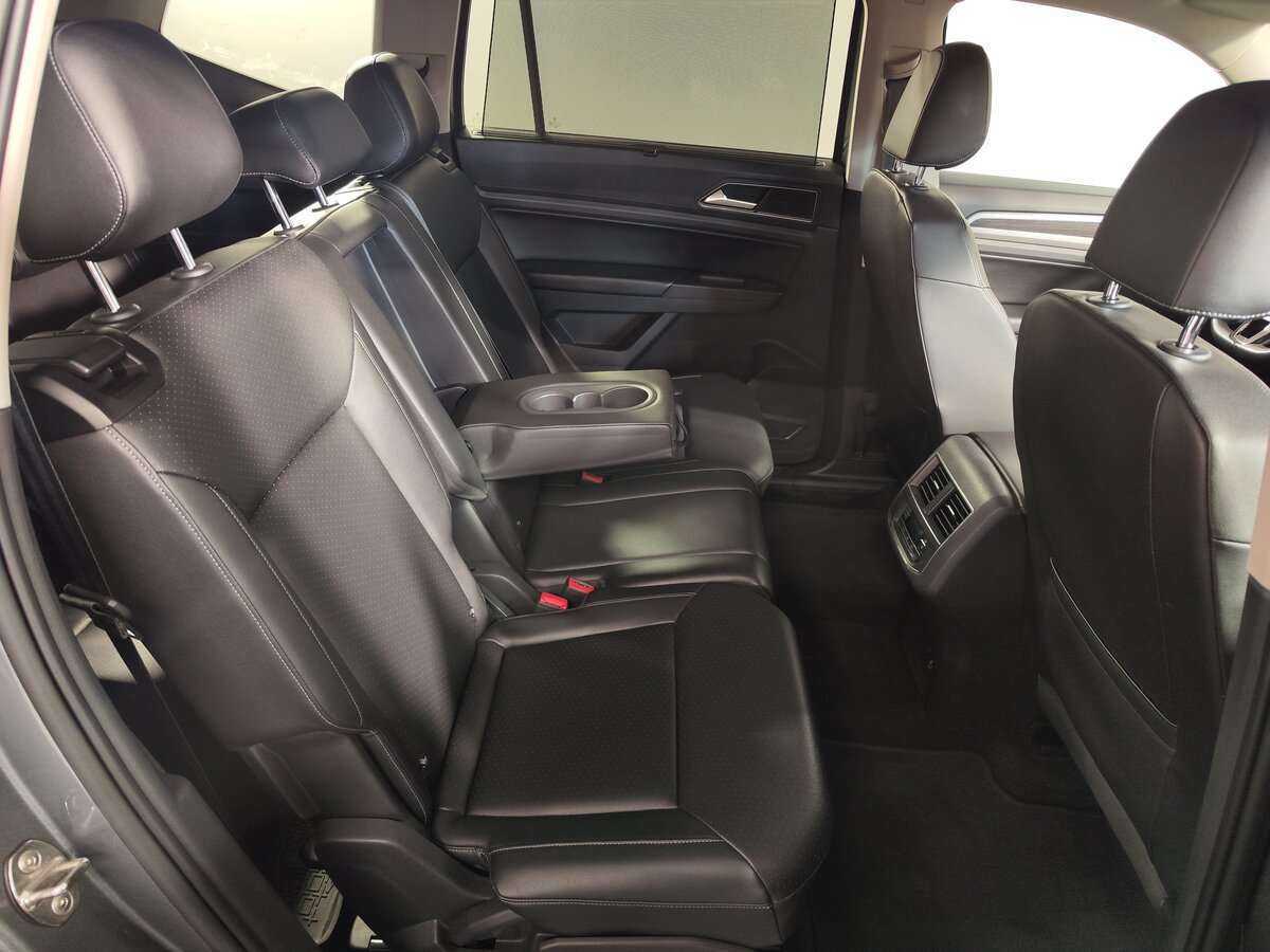 Купить Volkswagen Teramont с пробегом. Фото: #10