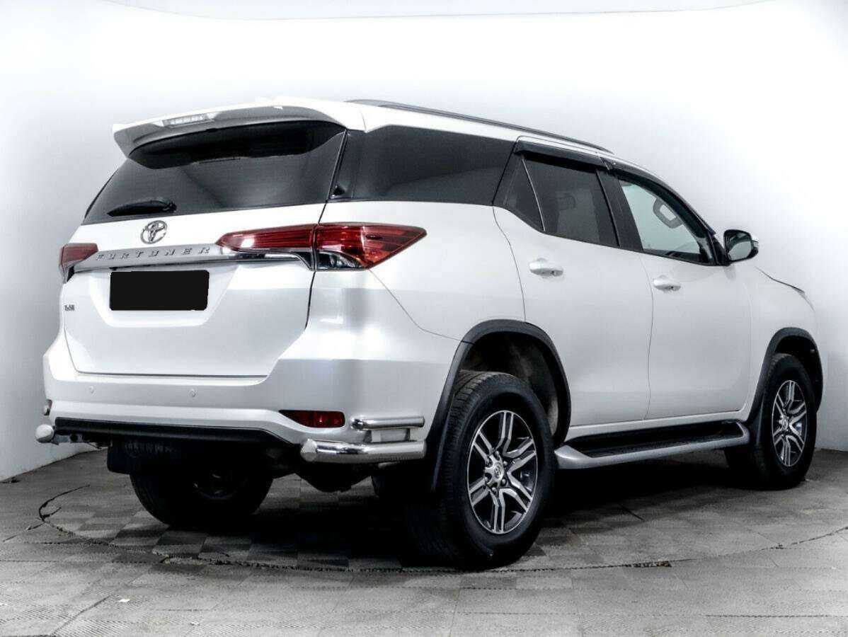Купить Toyota Fortuner с пробегом. Фото: #3