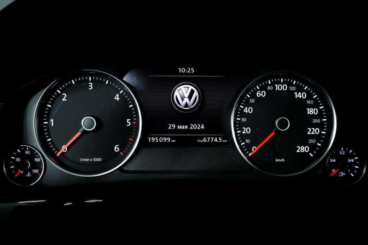 Купить Volkswagen Touareg с пробегом. Фото: #9
