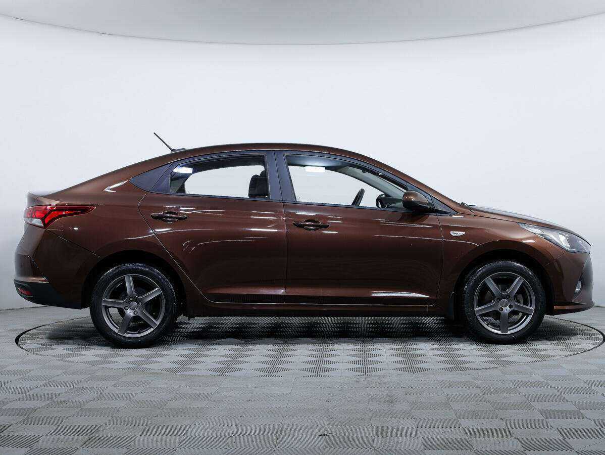 Купить Hyundai Solaris с пробегом. Фото: #2