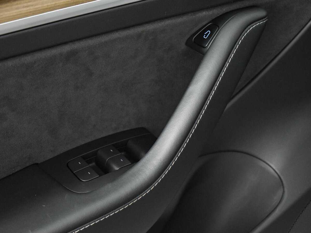 Купить Tesla Model 3 с пробегом. Фото: #9