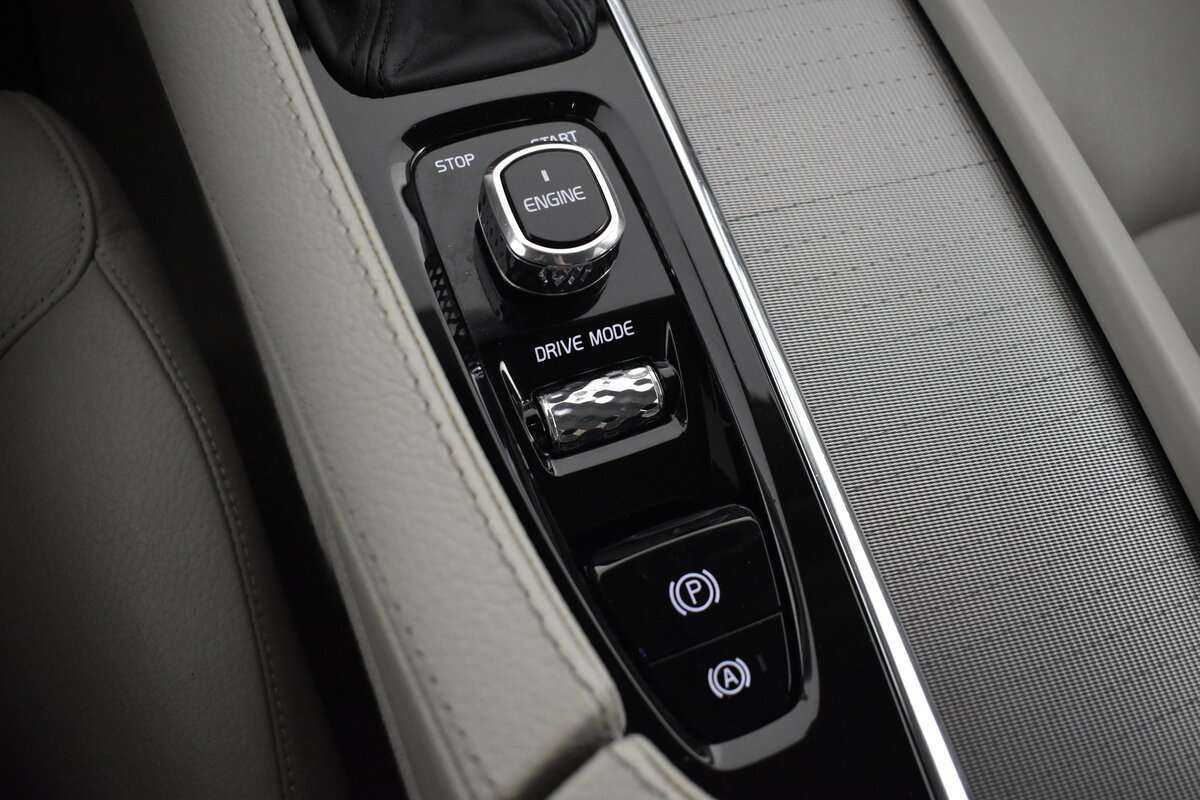 Купить Volvo XC90 с пробегом. Фото: #16