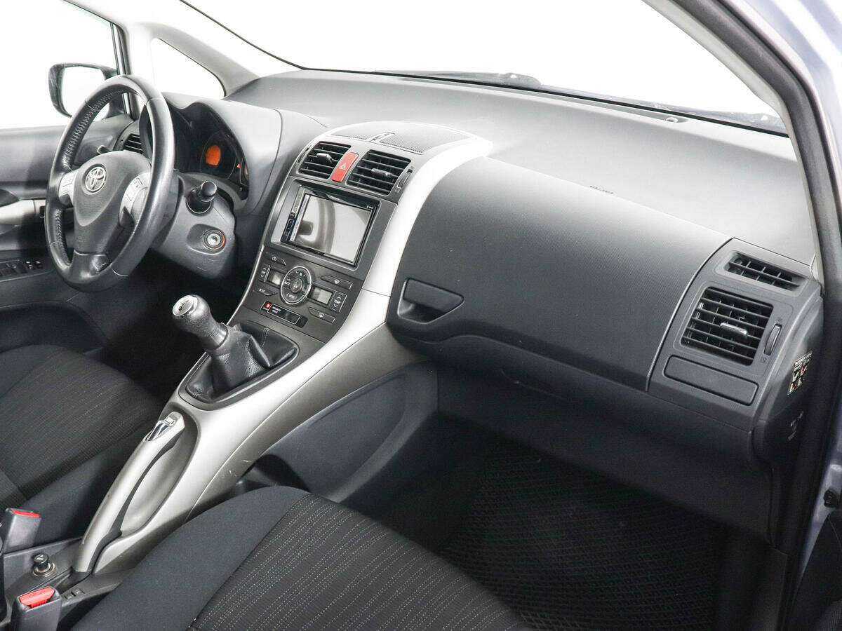 Купить Toyota Auris с пробегом. Фото: #9