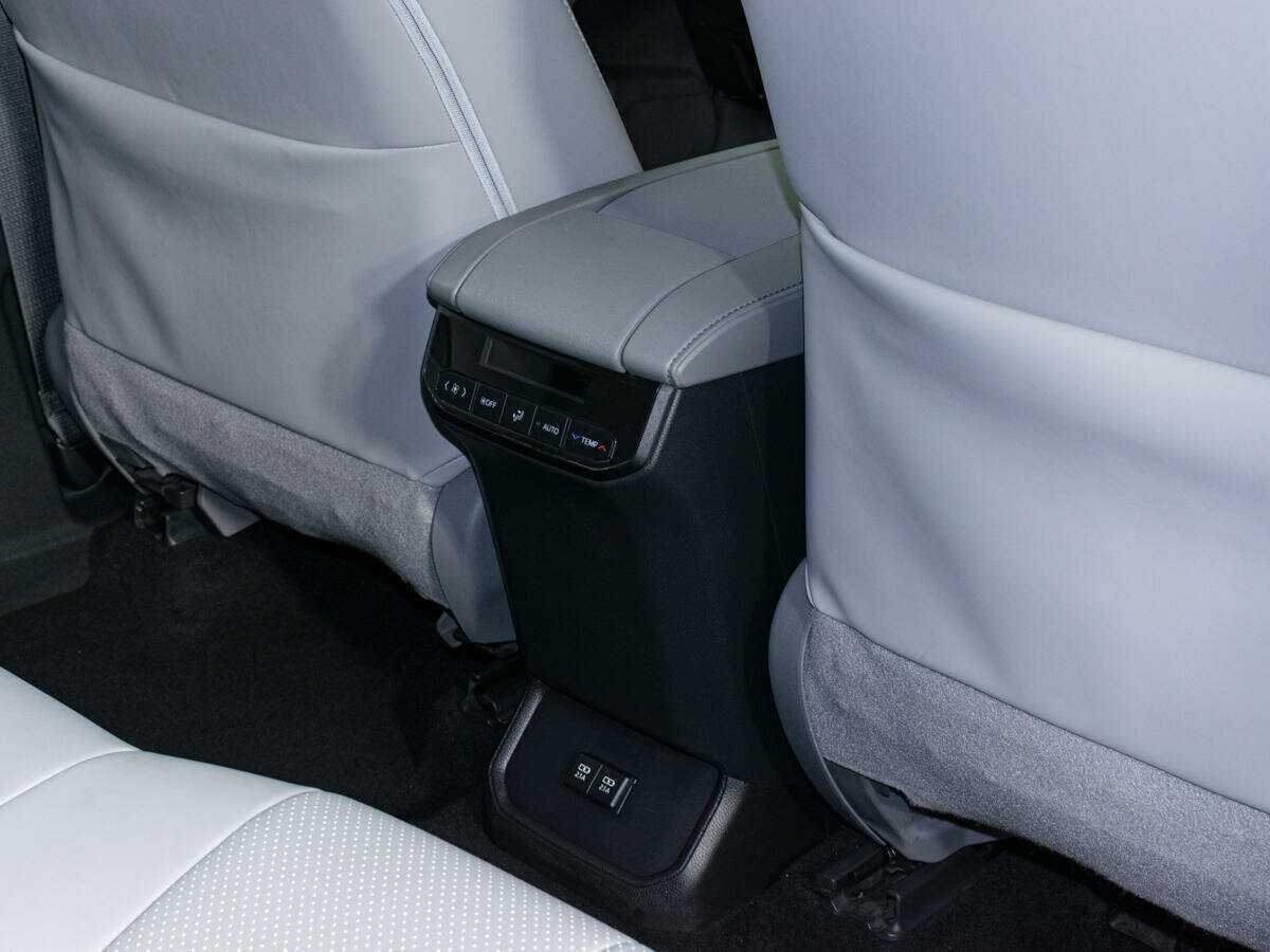 Купить Toyota Highlander с пробегом. Фото: #14