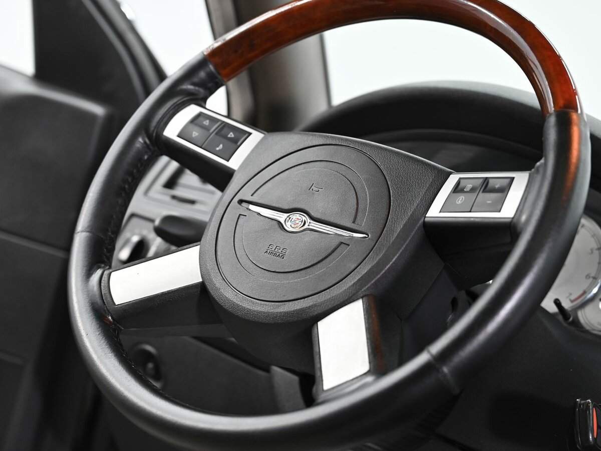 Купить Chrysler 300C с пробегом. Фото: #9
