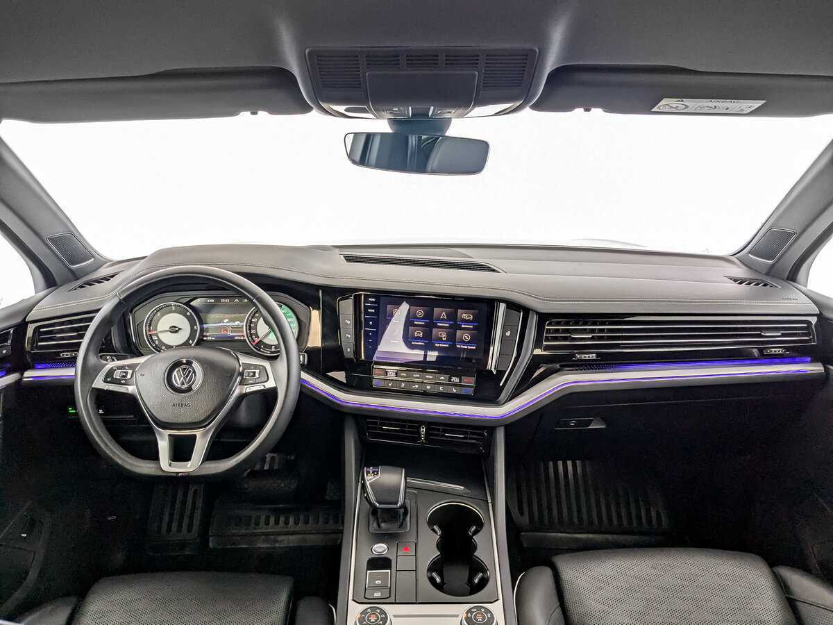 Купить Volkswagen Touareg с пробегом. Фото: #11