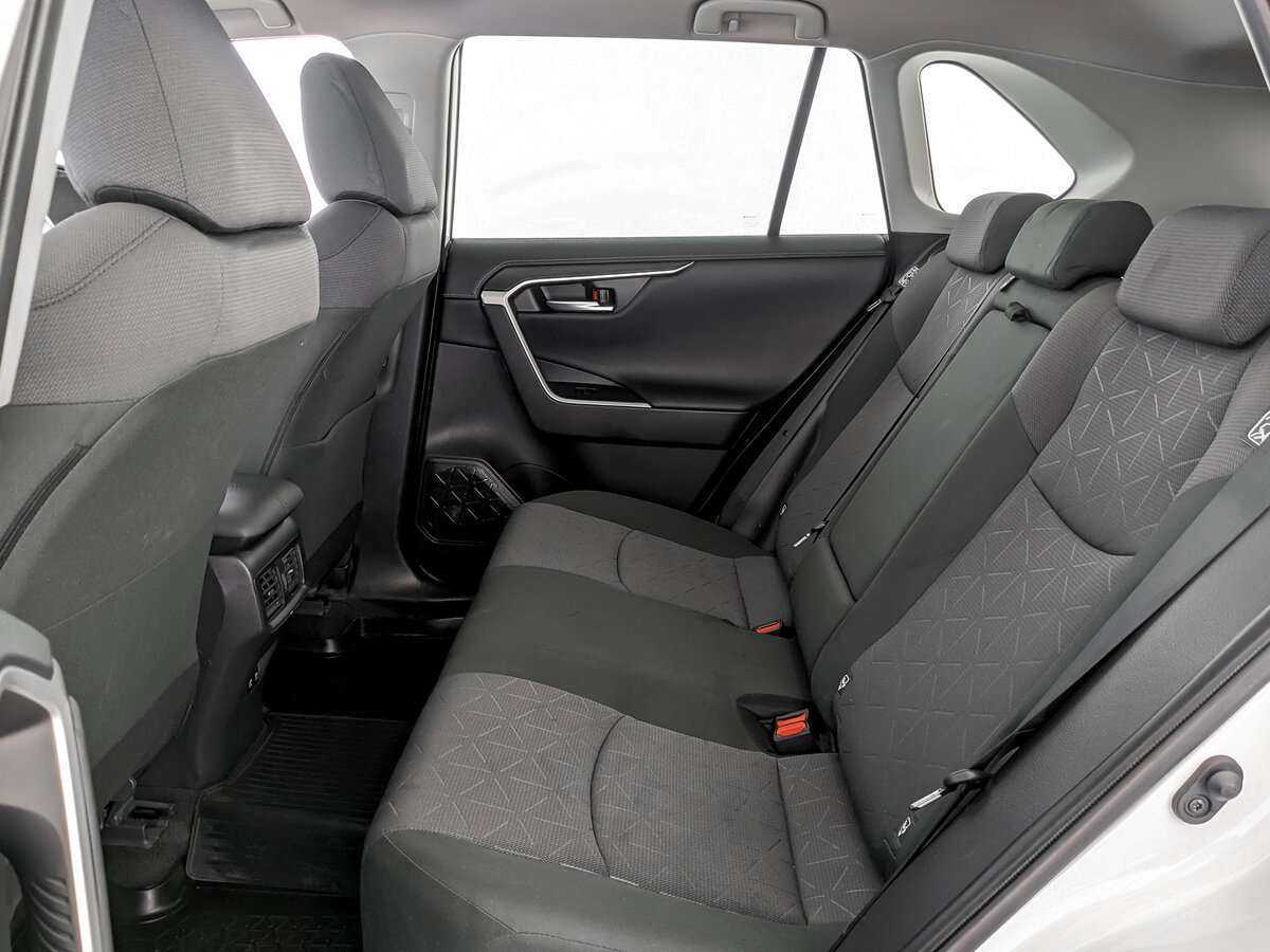 Купить Toyota RAV4 с пробегом. Фото: #9