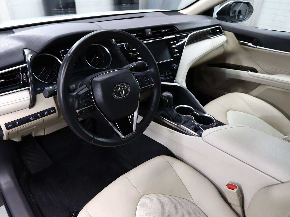 Купить Toyota Camry с пробегом. Фото: #8