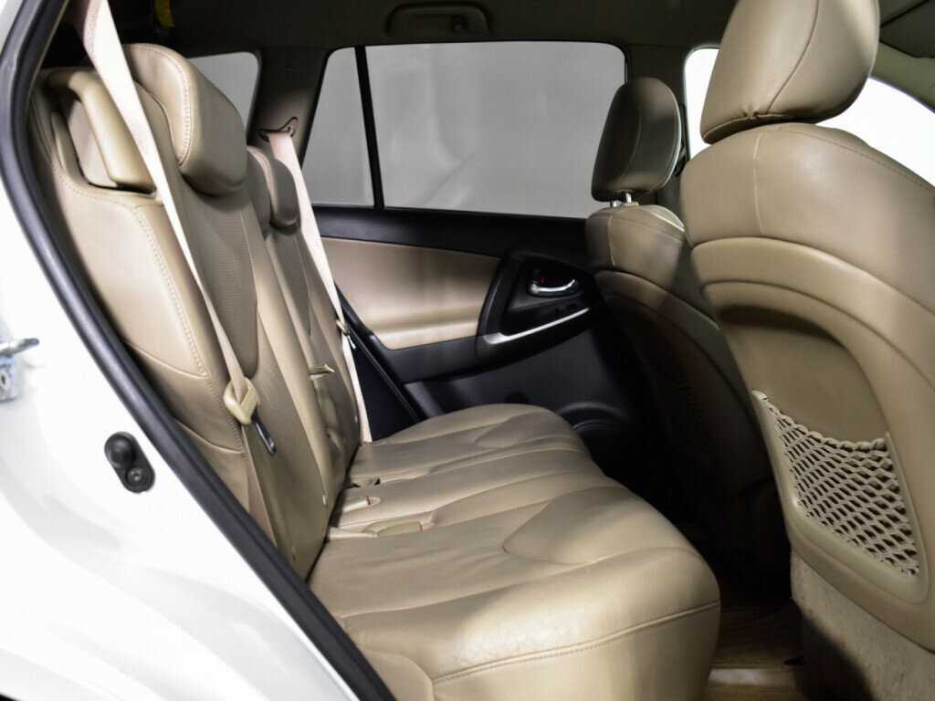 Купить Toyota RAV4 с пробегом. Фото: #9
