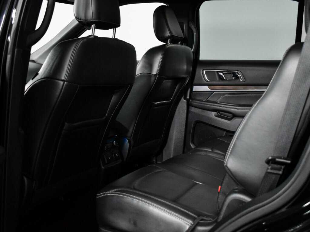 Купить Ford Explorer с пробегом. Фото: #9