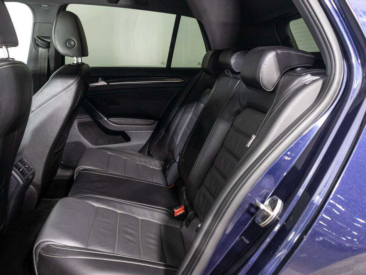 Купить Volkswagen Golf R с пробегом. Фото: #9
