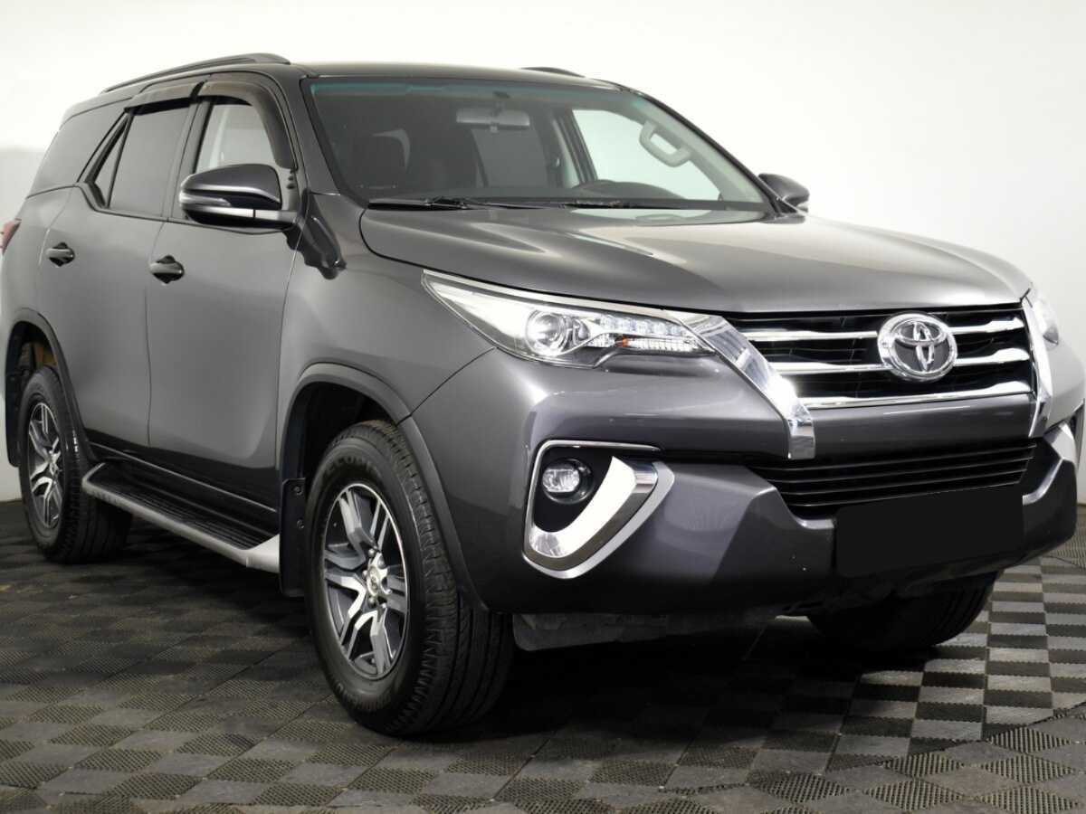 Купить Toyota Fortuner с пробегом. Фото: #2
