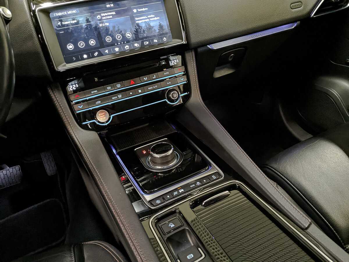 Купить Jaguar F-Pace с пробегом. Фото: #23
